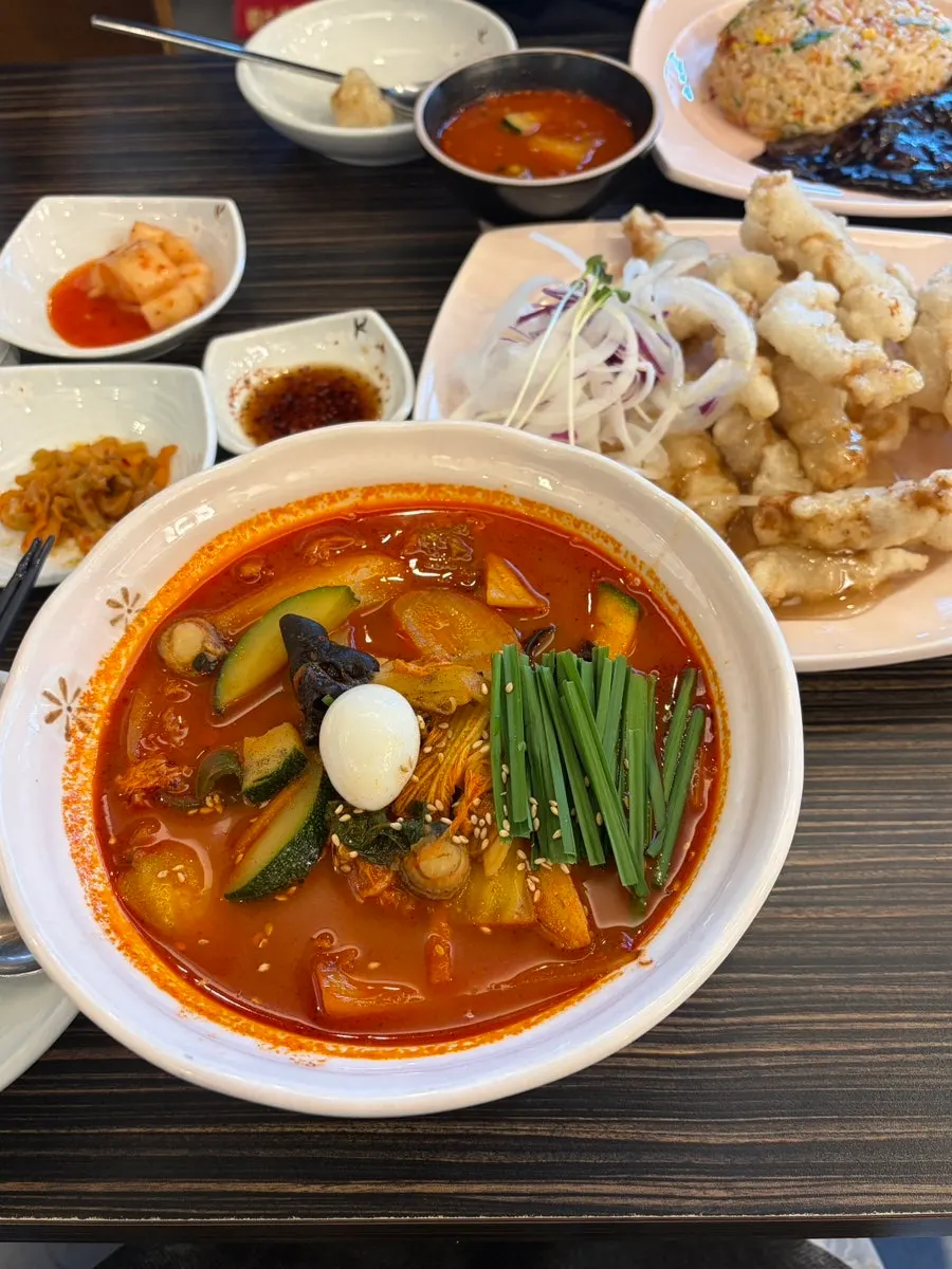 짬뽕과 볶음밥, 찹쌀탕수육 한상 차림
