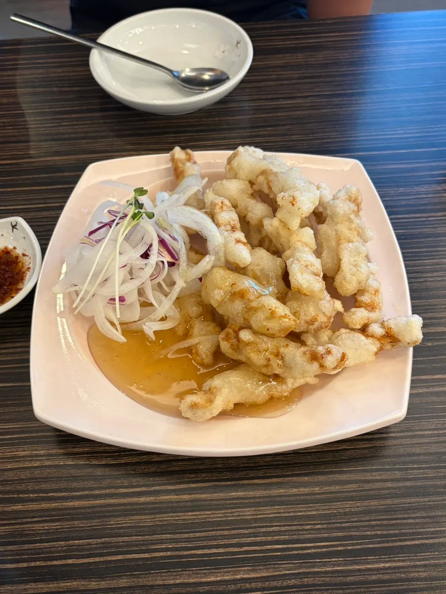 알록달록한 게살볶음밥 한 접시