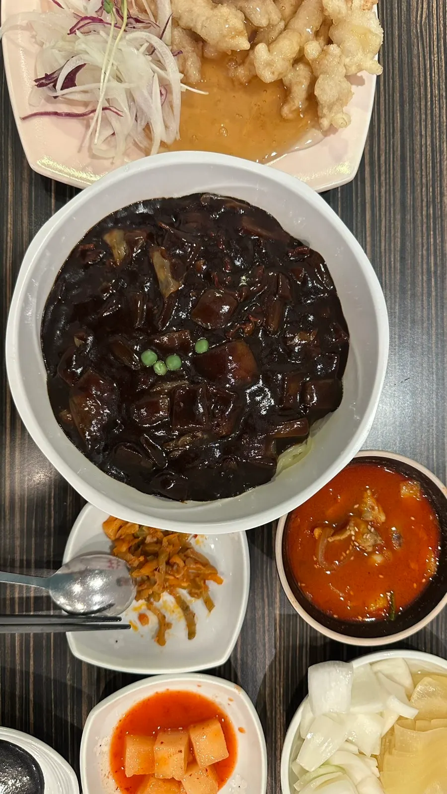 Table setting at Jjamppong Jijon Yeoksam Branch