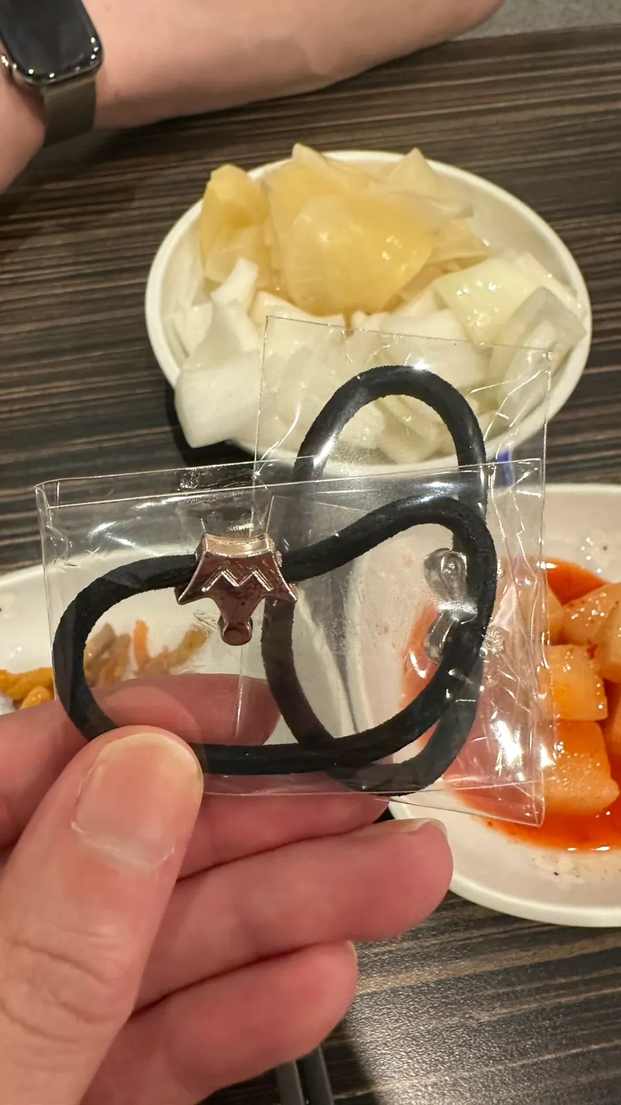 Hair tie available before the meal