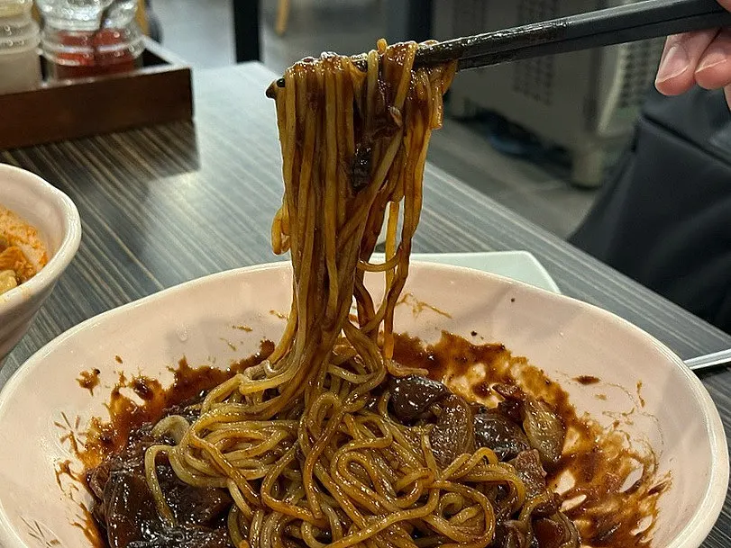 Sichuan-style jjajangmyeon at spice level 1