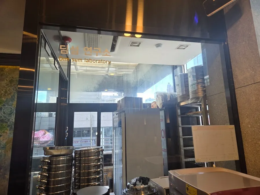 Interior passageway at Jjamppong Jijon Yeoksam Branch