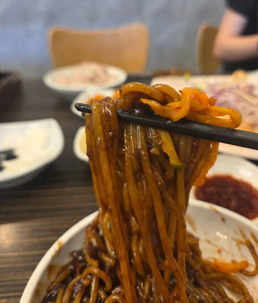 A chopstick-full of mixed jjajangmyeon