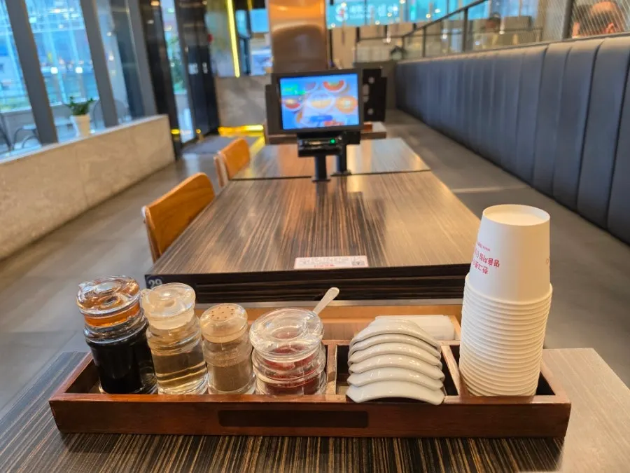 Self-service corner with danmuji and zhacai