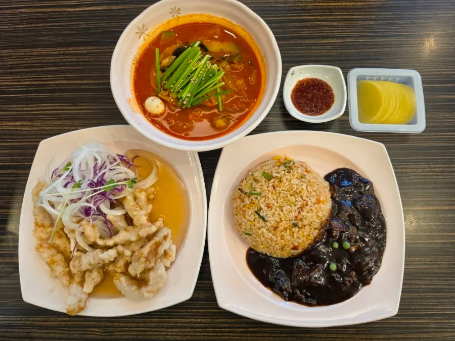 Jjamppong Jijon near Yeoksam Station with spacious parking and crab fried rice