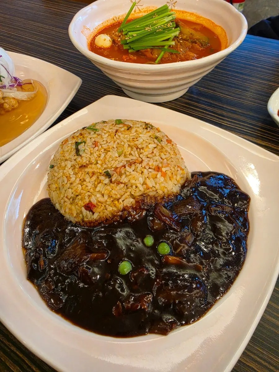 Jjamppong Jijon near Yeoksam Station with spacious parking and crab fried rice