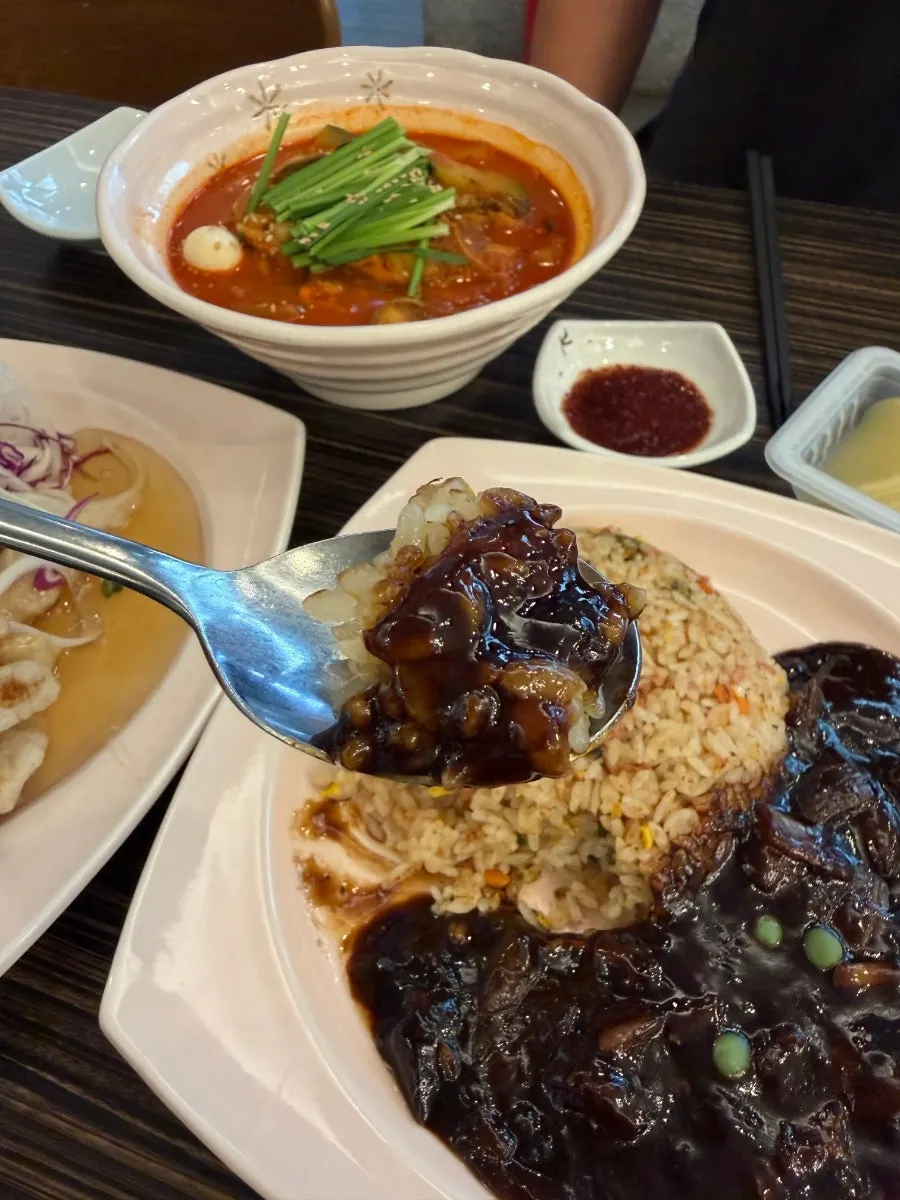 Jjamppong Jijon near Yeoksam Station with spacious parking and crab fried rice