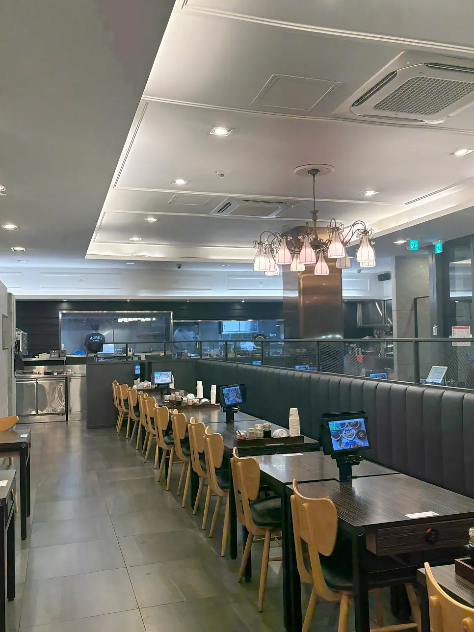 Terrace seating at Jjamppong Jijon Yeoksam Branch