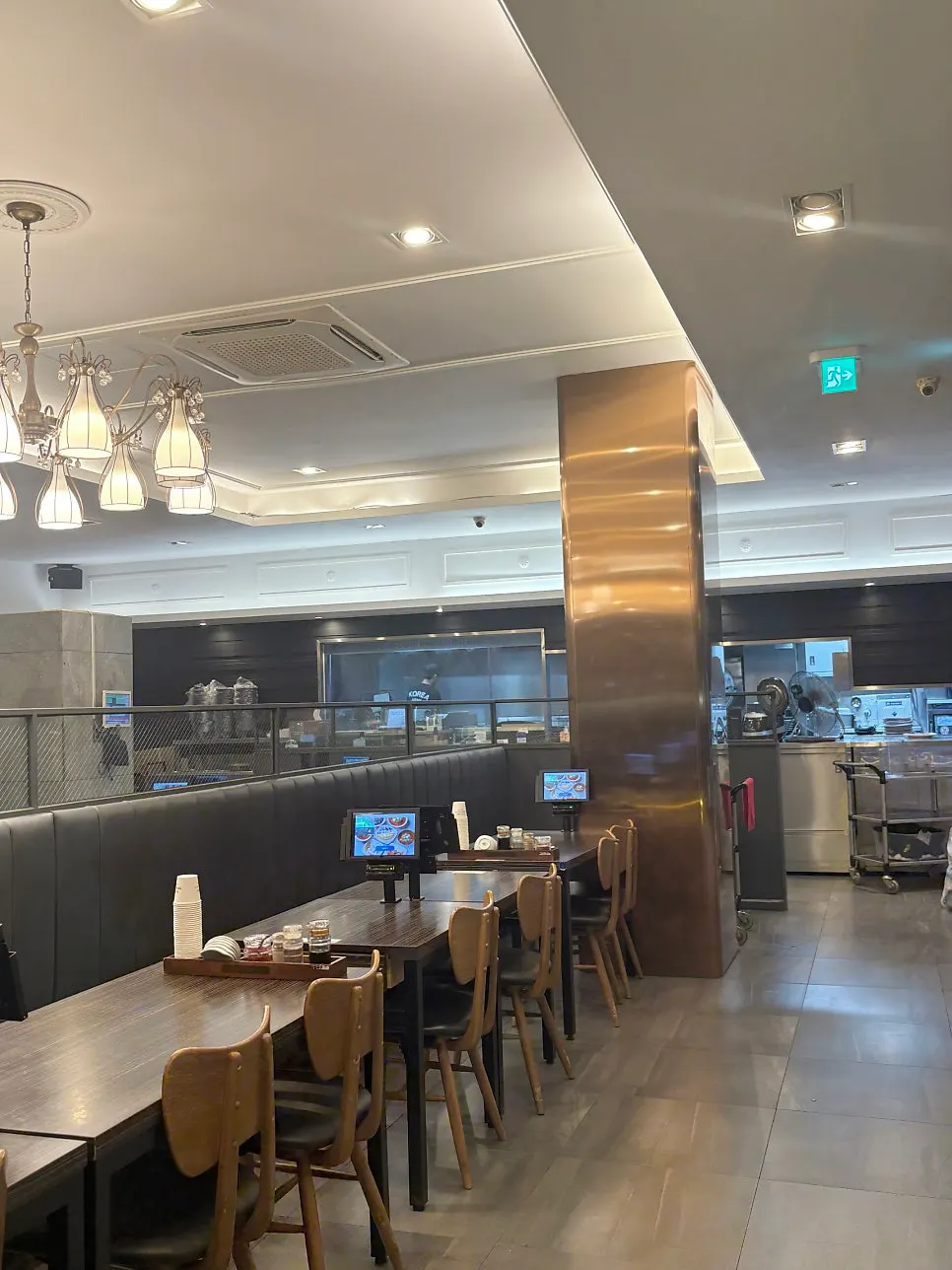 Terrace seating at Jjamppong Jijon Yeoksam Branch