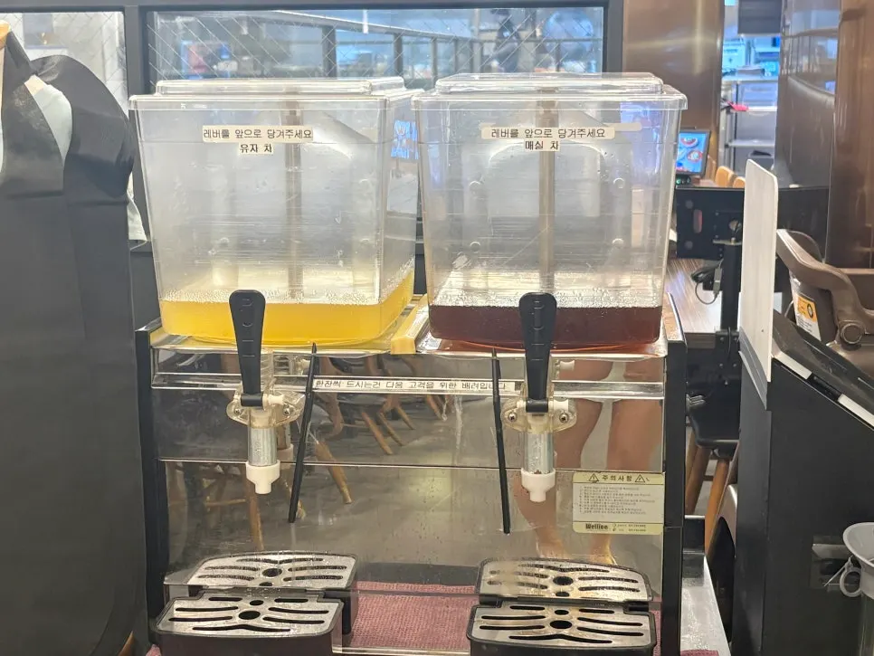 Self-service bar with onions and children’s spoons