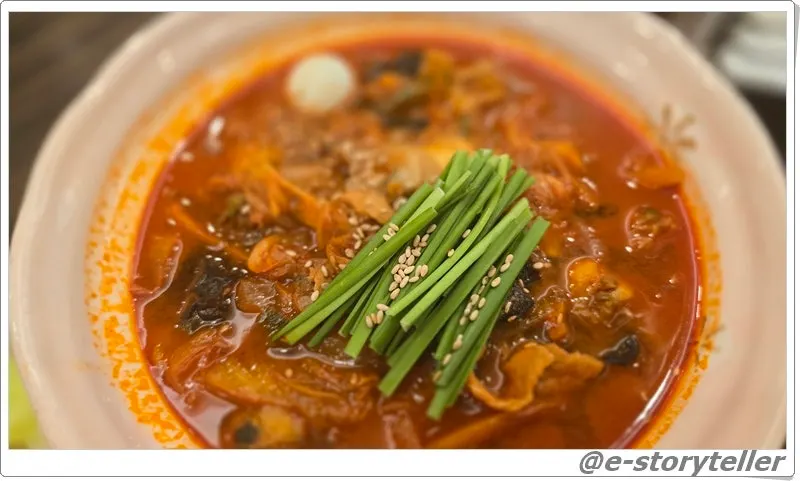Yuringi served with Oriental-style sauce