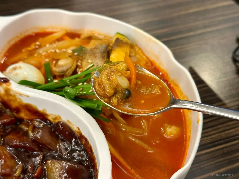 불향 도는 짬뽕 국물과 면
