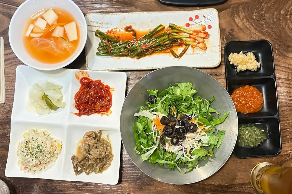 Side dishes served with LA galbi