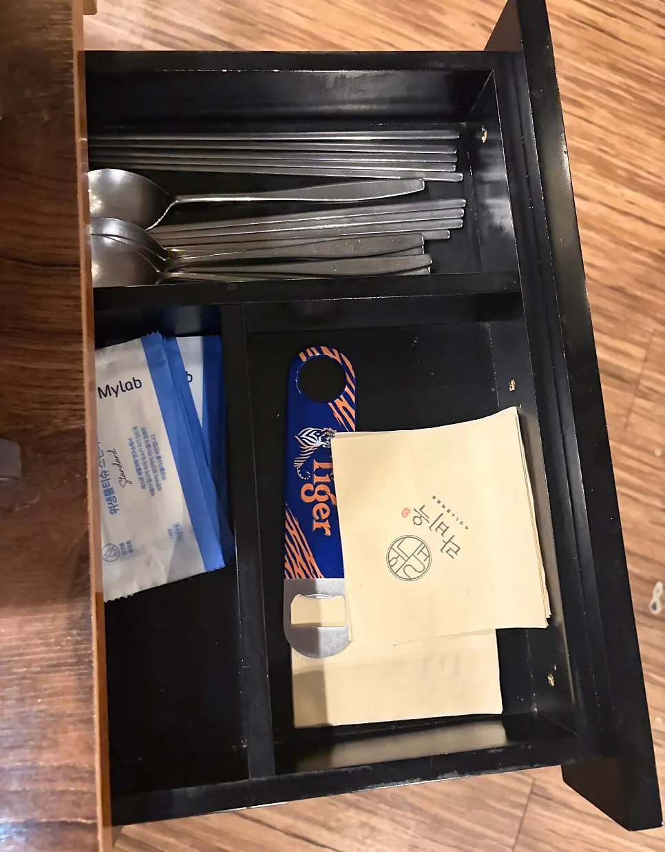 Table cutlery drawer