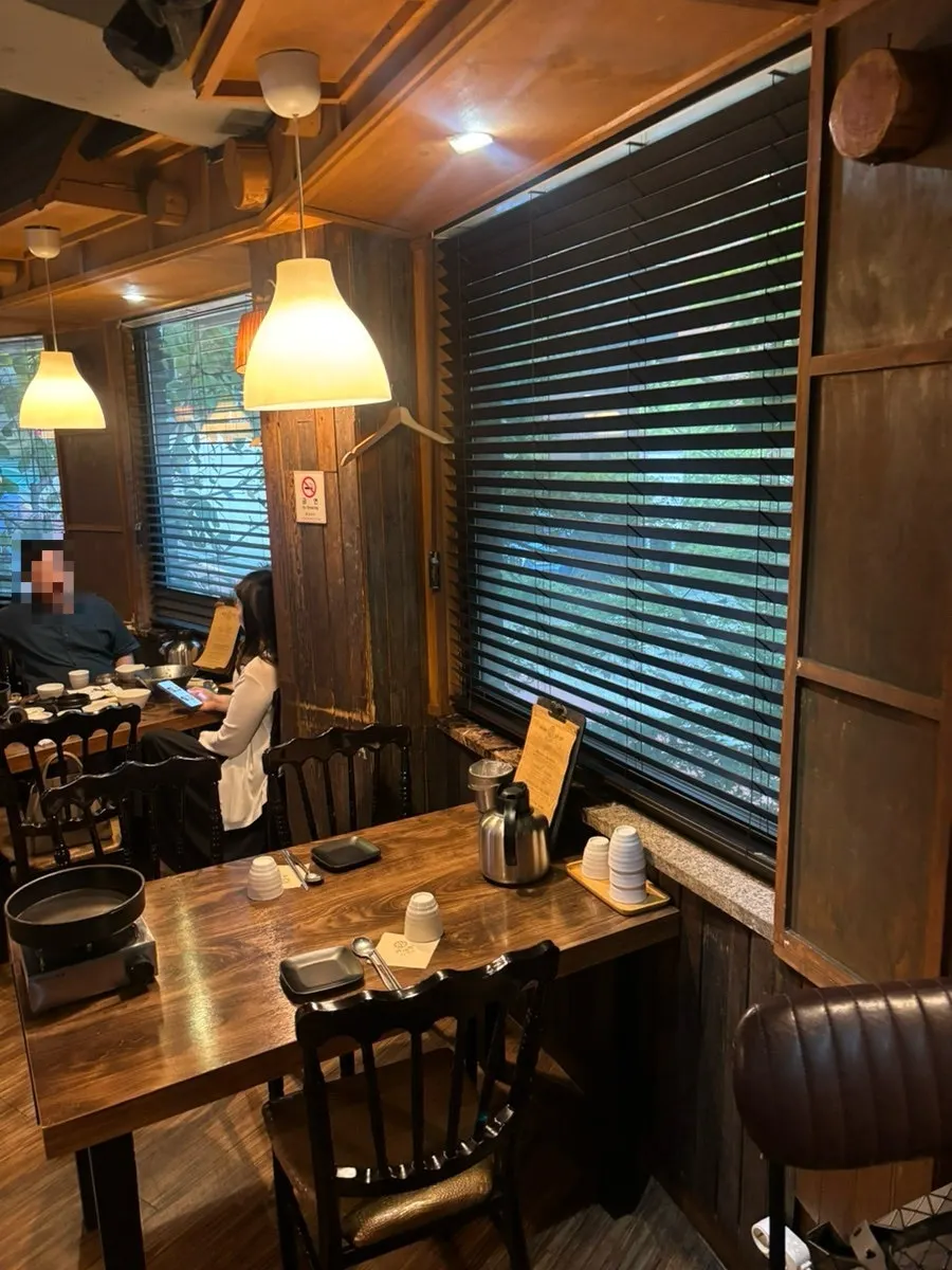 Hanok-style interior at Raviok