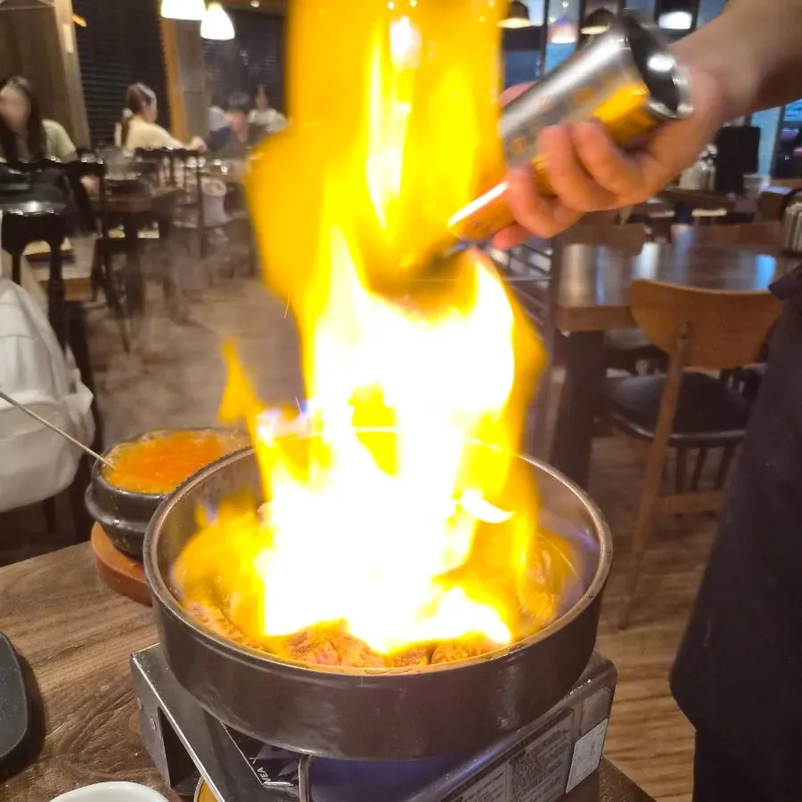 Jin Galbi being grilled in a fire show