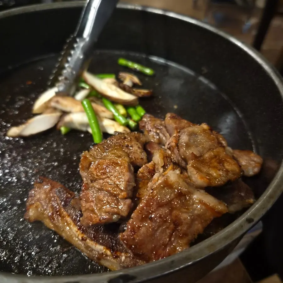 Grilled marinated beef ribs