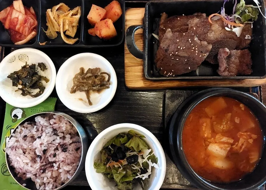Charcoal LA galbi served on an iron pan