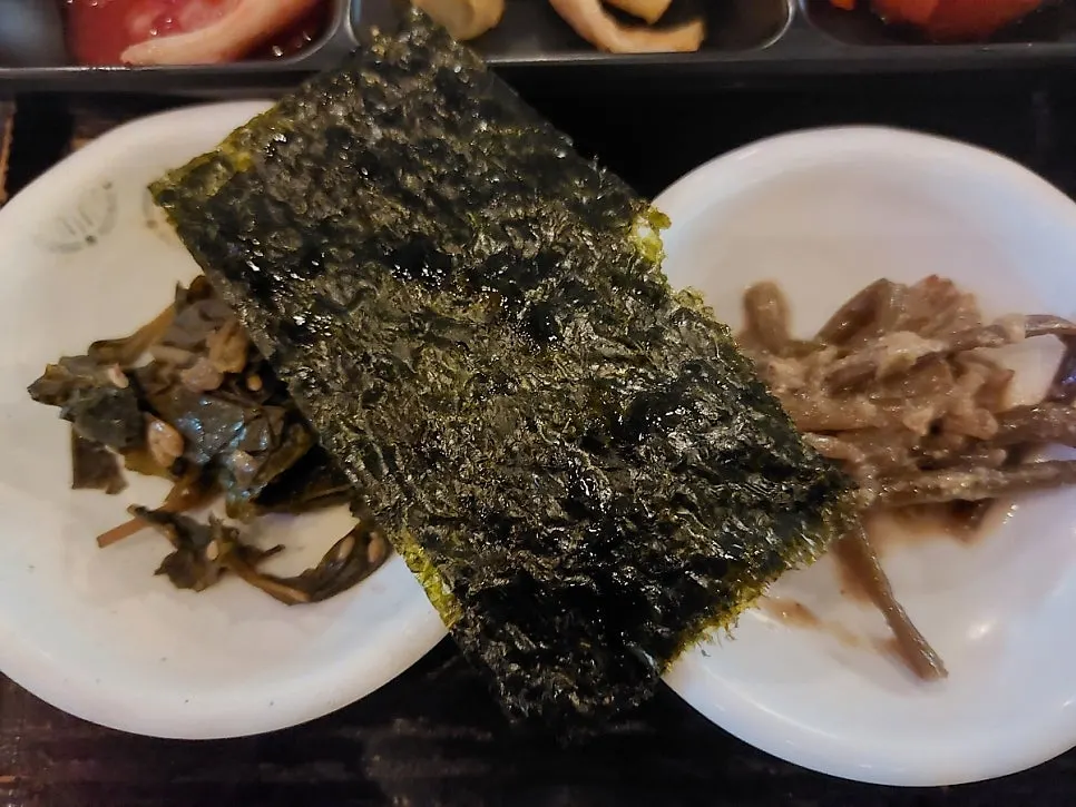Galbi cut into bite-sized pieces with scissors