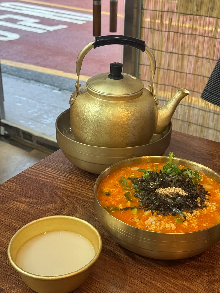 Kettle makgeolli served over ice