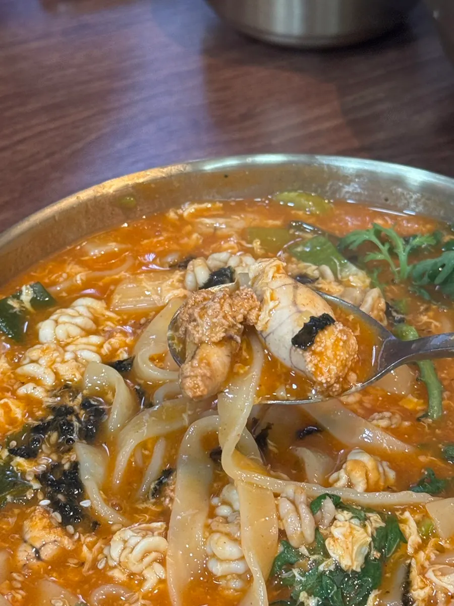 Jang kalguksu broth loaded with roe and milt
