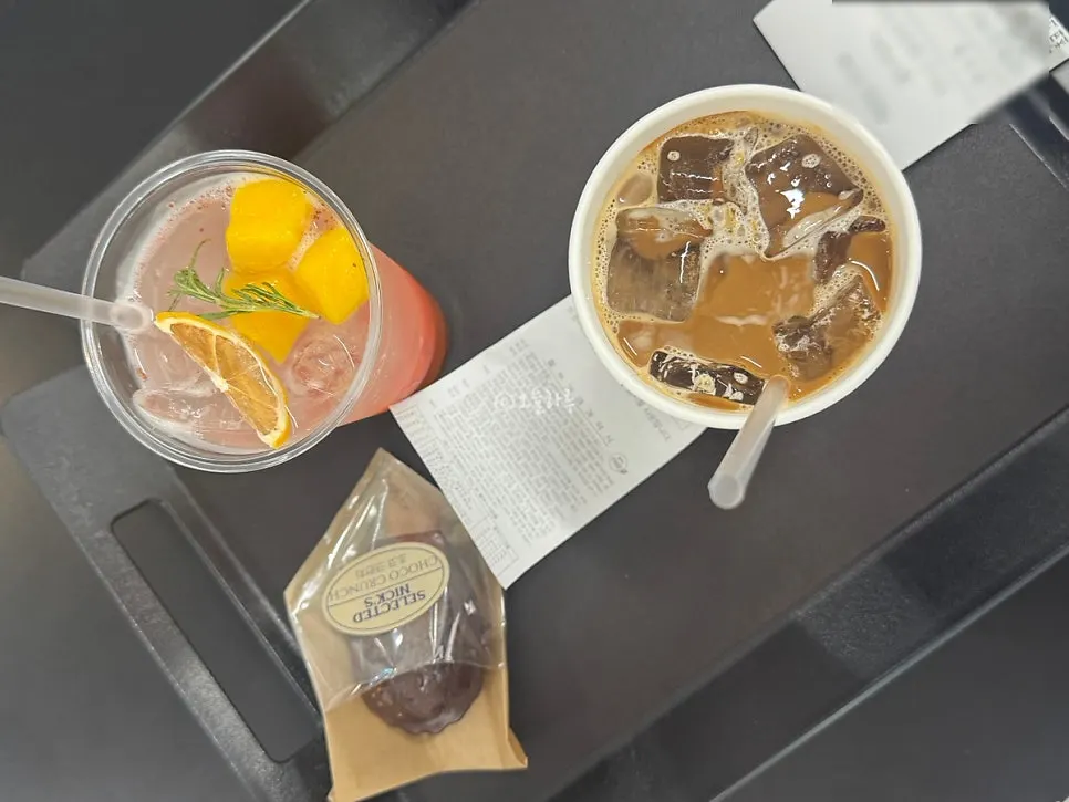 A café space for a relaxed stay