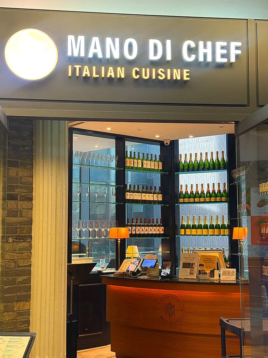Entrance to Mano di Chef Gangnam