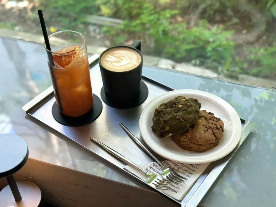 Earl Grey grapefruit tea and Helsinki Latte