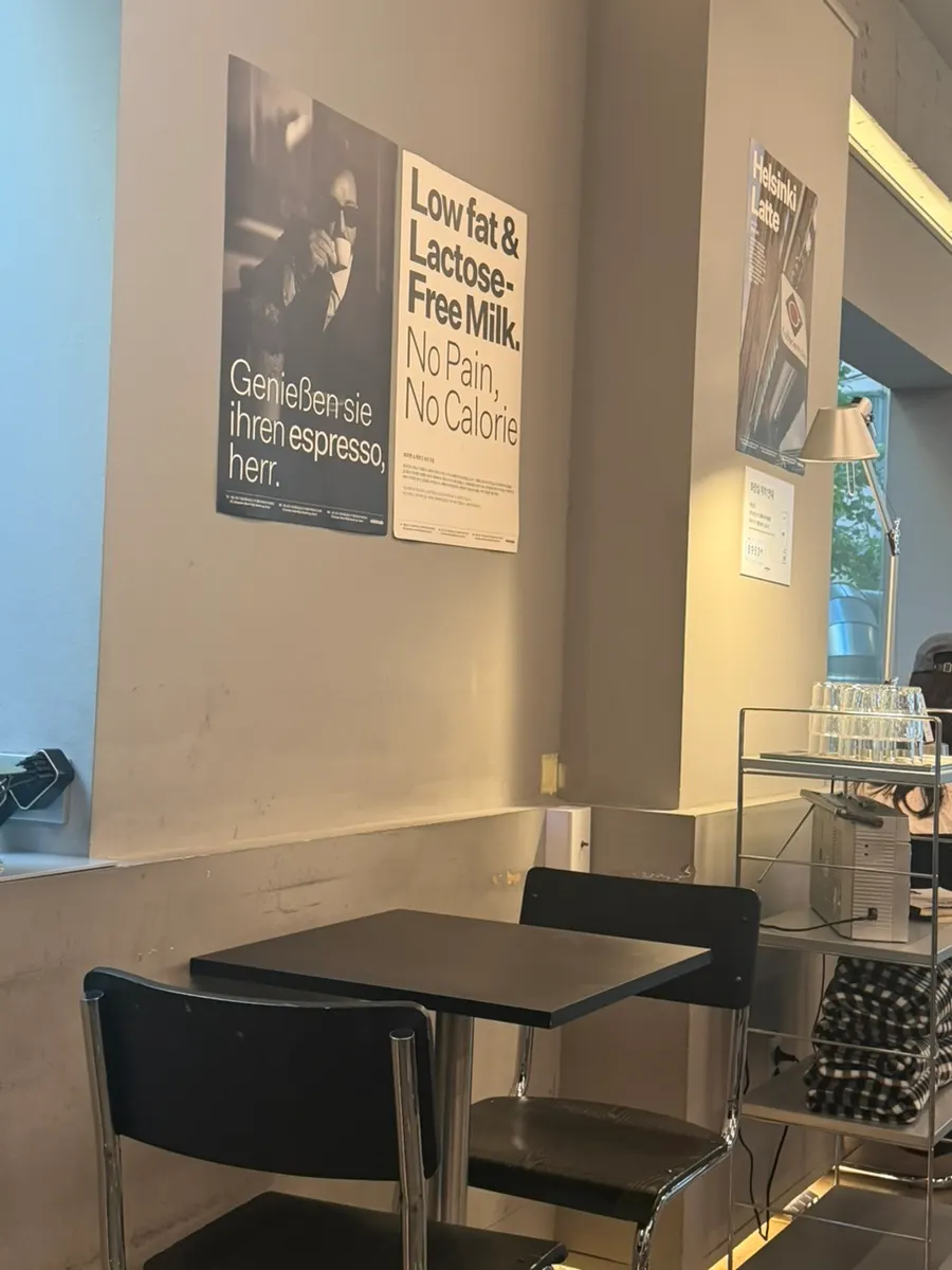 Photo with location and basic information for the Yeoksam Station café