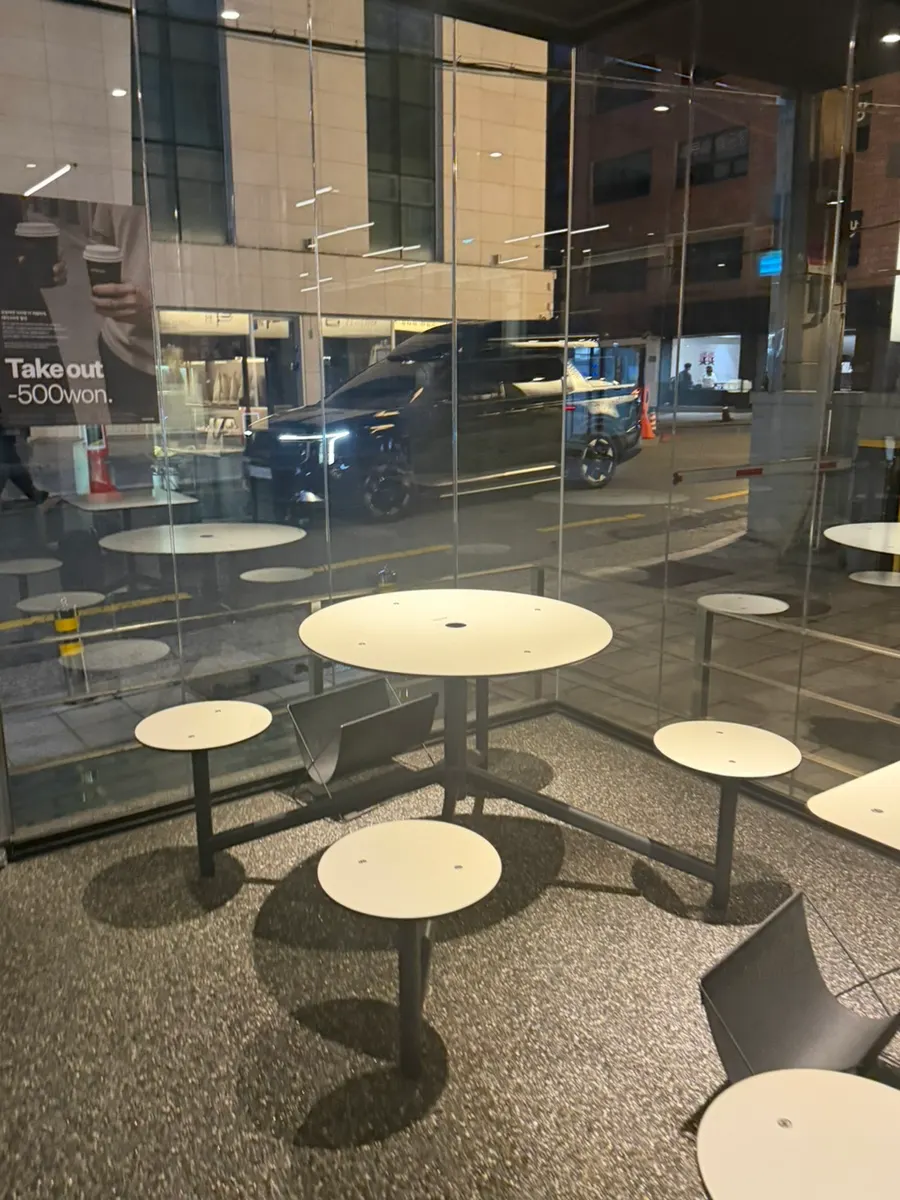 Interior atmosphere at the Yeoksam Station café