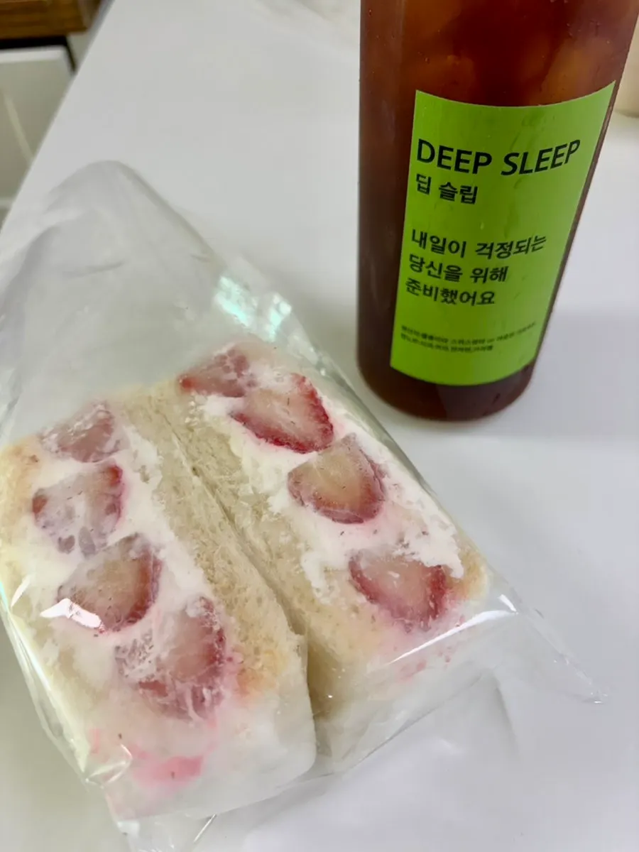 바로 만들어 포장해준 딸기 산도