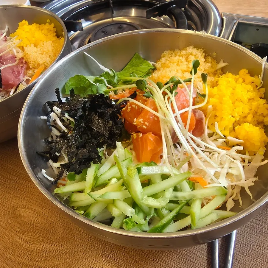 Raw fish rice bowl generously filled with fish and vegetables