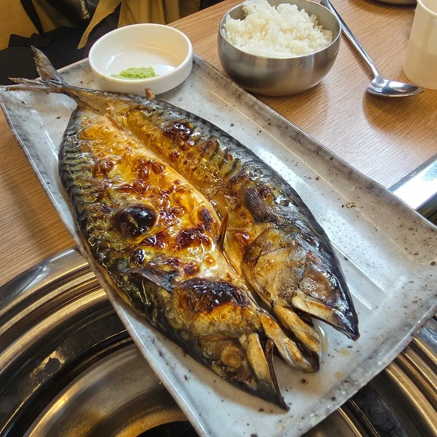 Ordered grilled Andong salted mackerel set meal spread