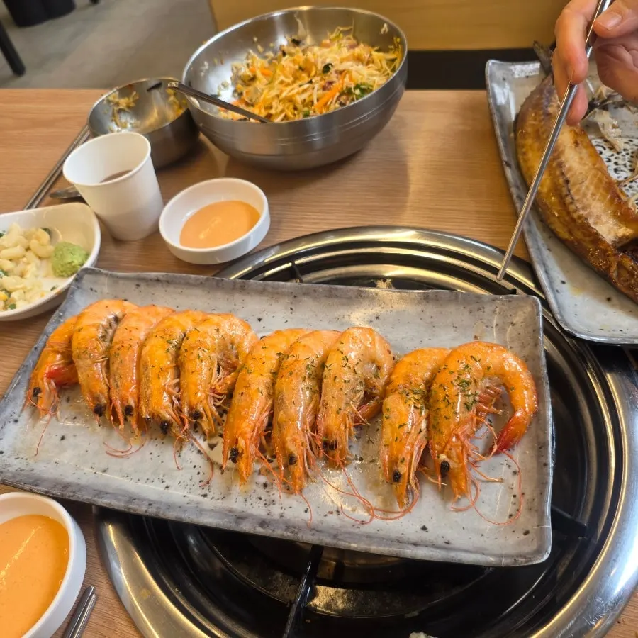 Table set with raw fish and grilled dishes together