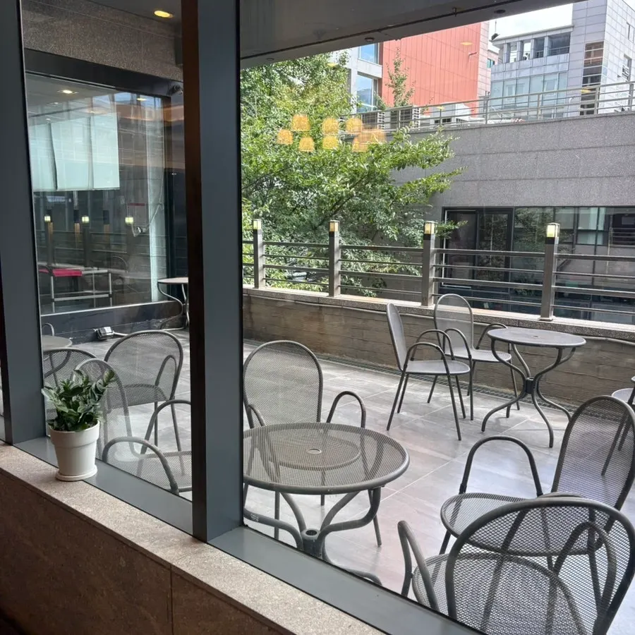 Interior atmosphere of Jjamppong Jijon Yeoksam Branch
