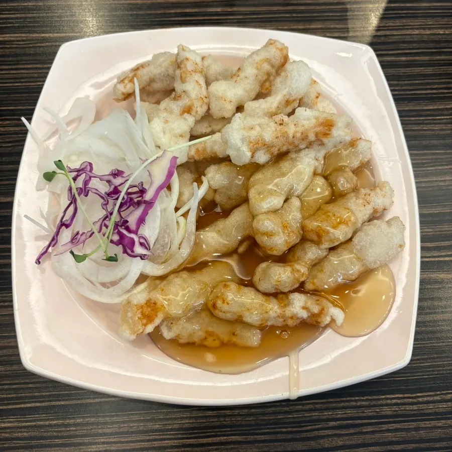 The sweet and sour pork that arrived first