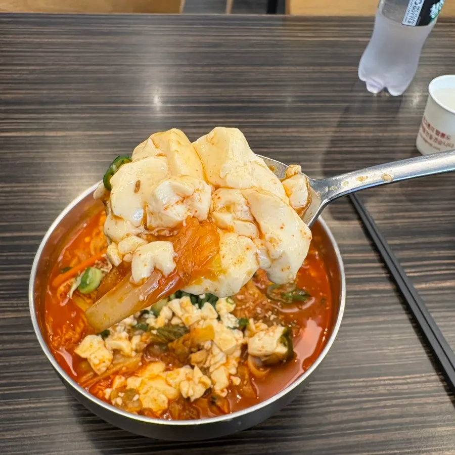 Broth of the soft tofu noodle soup with scallops and clams