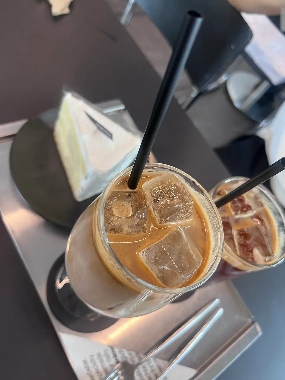 Iced Americano and fresh cream cake