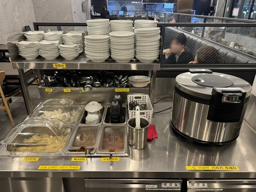 麺やトッピング追加オプションの案内メニュー