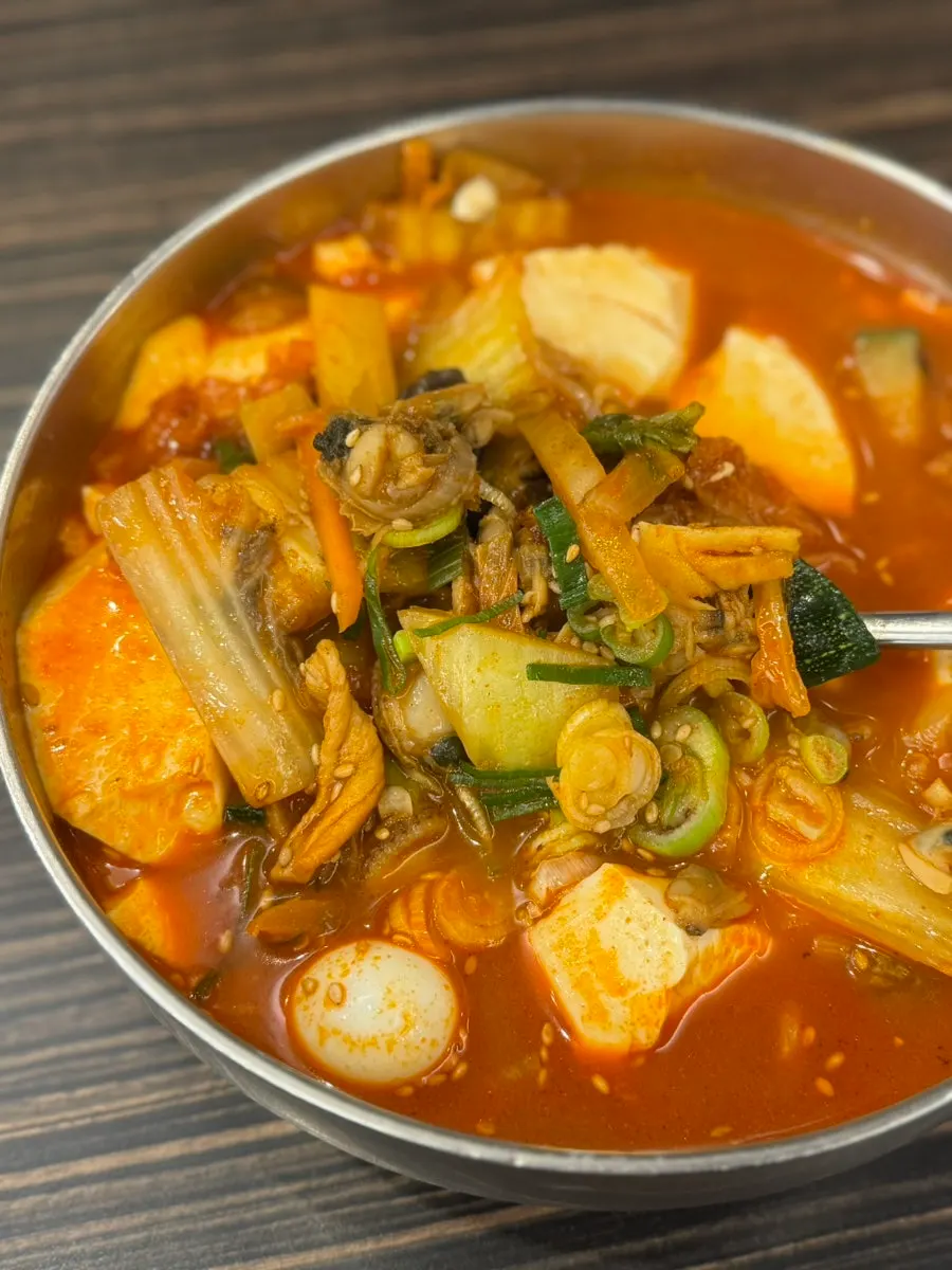 濃厚なスープのスンドゥブ飯一杯