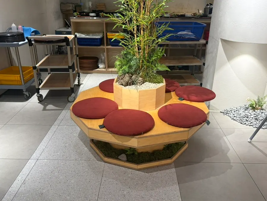 Waiting area inside Unagiwa
