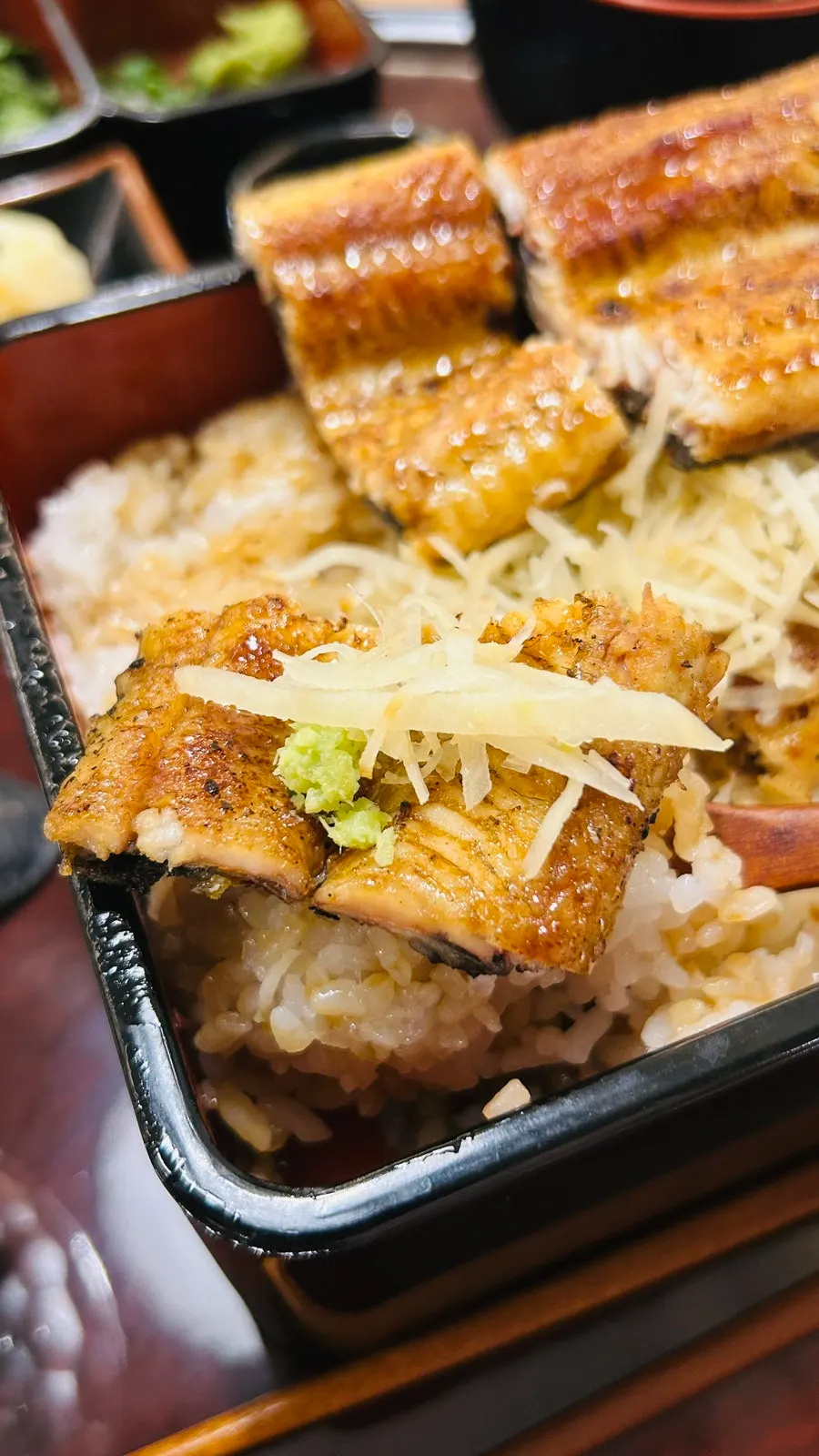 Ichino unadon eel cut into pieces with scissors