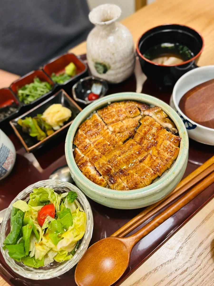 Hitsumabushi eel sliced neatly in a wooden hitsu bowl
