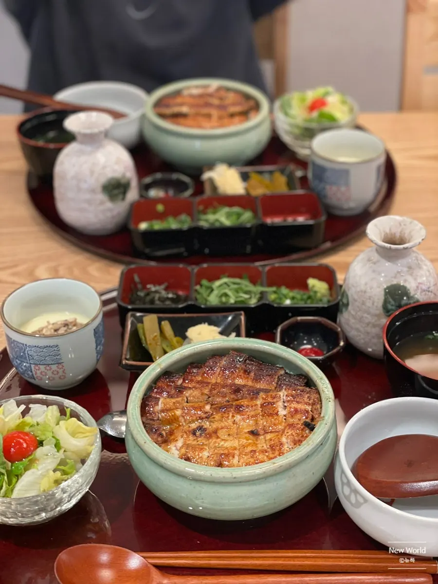 Eel rice bowl with accompaniments