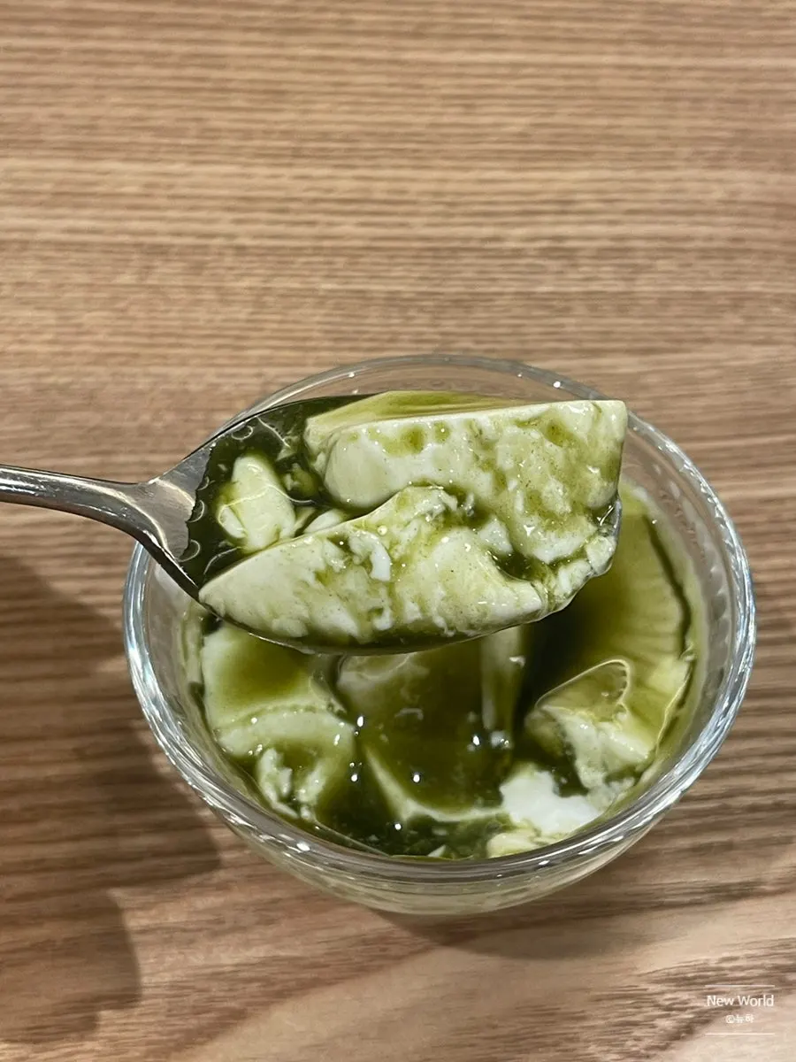 Chewy matcha pudding dessert