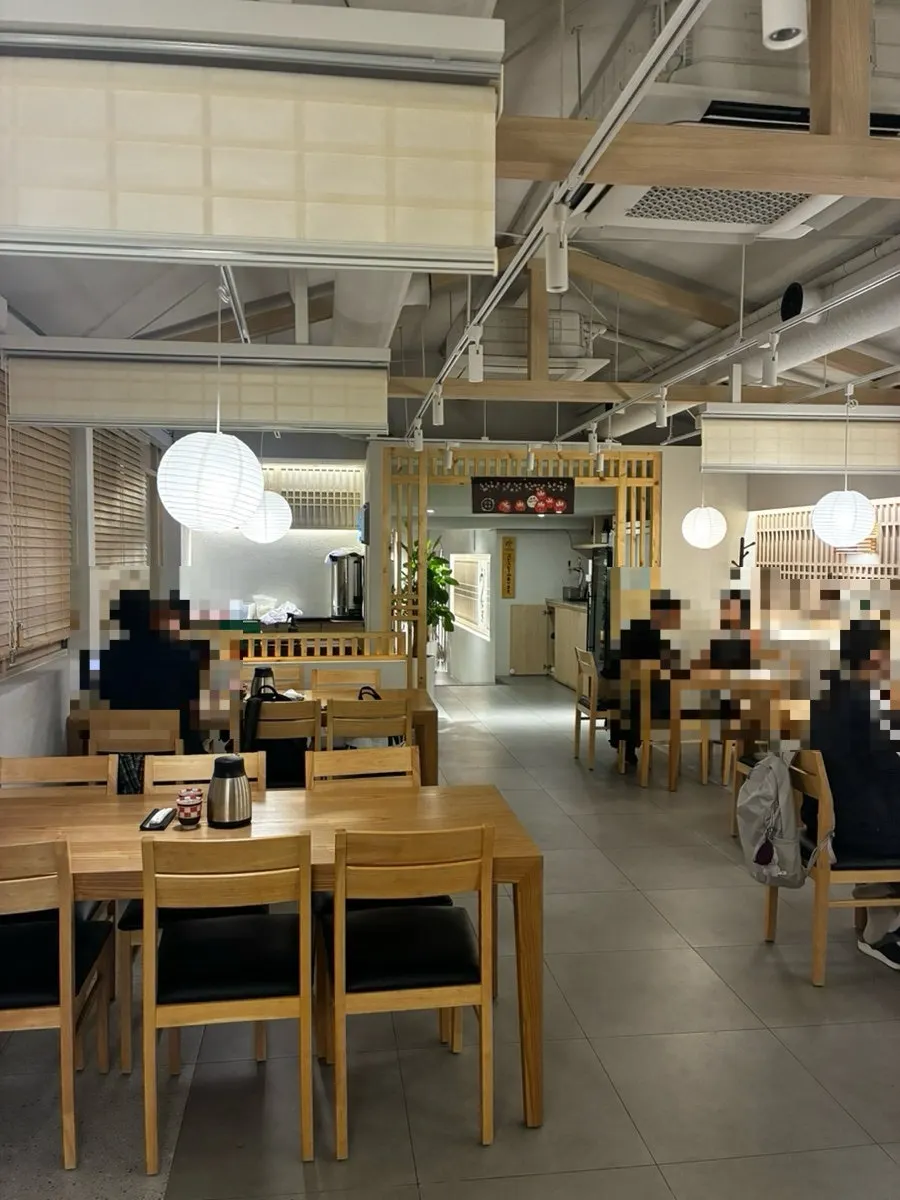 Seating area inside Unagiwa