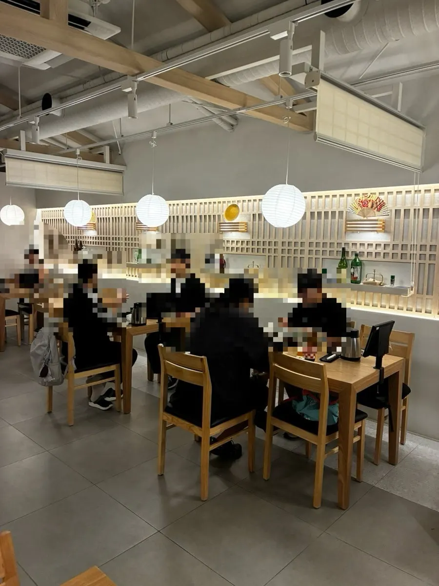 Seating area inside Unagiwa