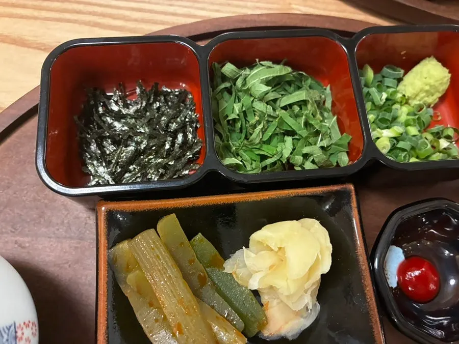 Neatly arranged hitsumabushi meal