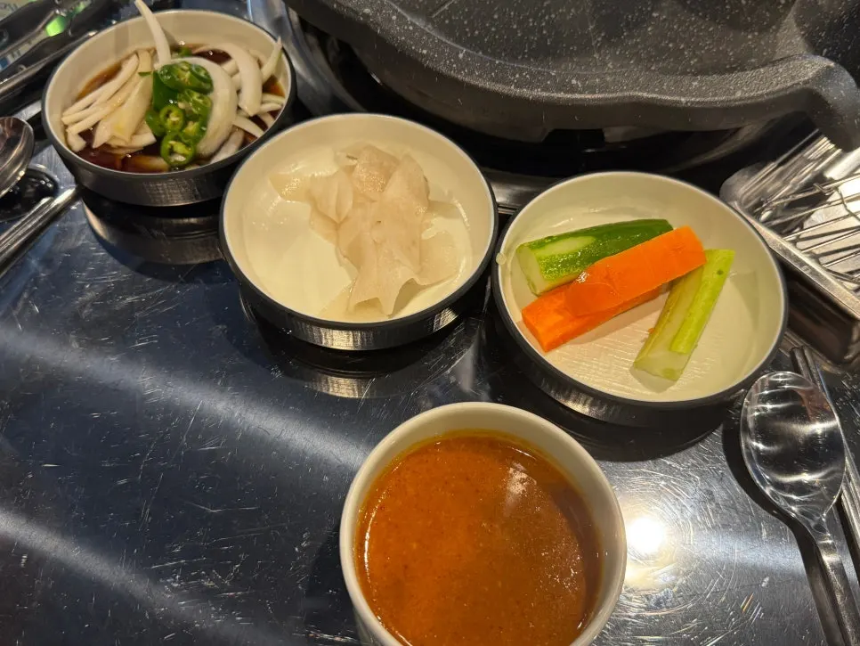 Basic side dishes at Yeon Makchang Dangye Branch