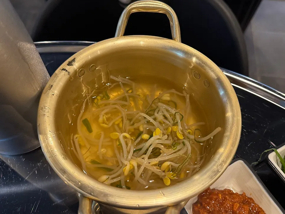 Side dish plate served with the makchang